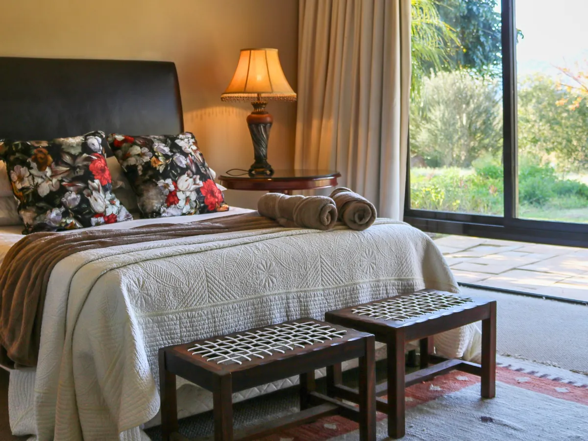Riverhide en-suite bedroom with garden views near Bonnievale